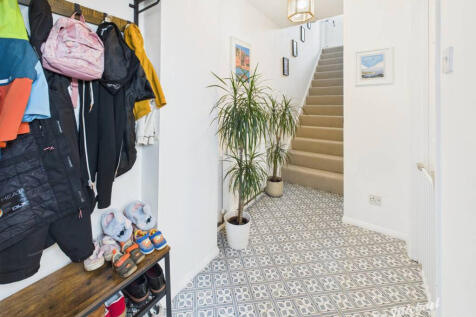 CAM03218G0-PR0824-STILL010-thumbnail-h750-70