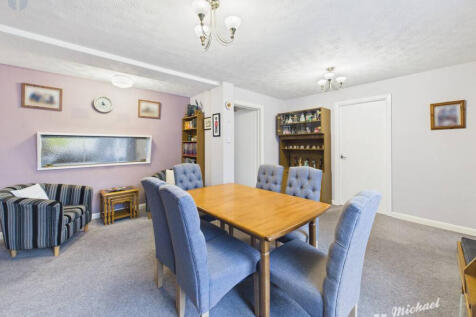 CAM03852G0-PR0471-STILL003-thumbnail-h750-70