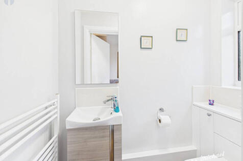 CAM03852G0-PR0471-STILL004-thumbnail-h750-70