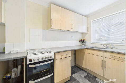 CAM03218G0-PR0826-STILL006-thumbnail-h750-70