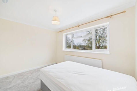 CAM03218G0-PR0826-STILL008-thumbnail-h750-70