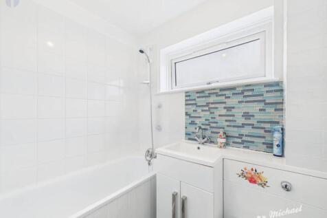 CAM03218G0-PR0826-STILL009-thumbnail-h750-70