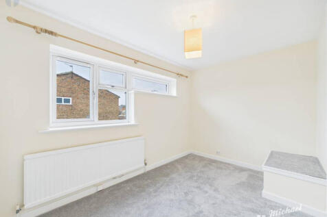 CAM03218G0-PR0826-STILL011-thumbnail-h750-70