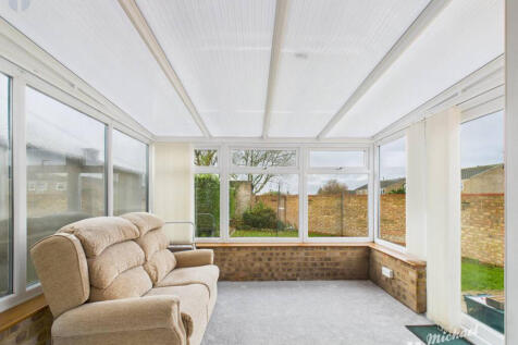 CAM03218G0-PR0826-STILL001-thumbnail-h750-70