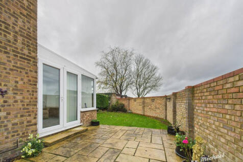 CAM03218G0-PR0826-STILL016-thumbnail-h750-70