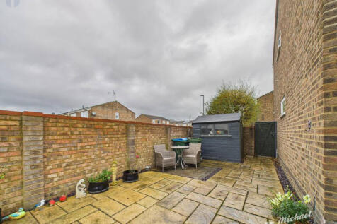 CAM03218G0-PR0826-STILL018-thumbnail-h750-70