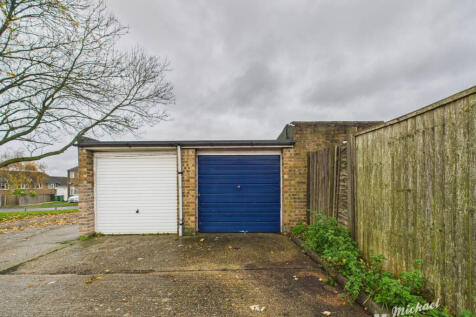 CAM03218G0-PR0826-STILL014-thumbnail-h750-70