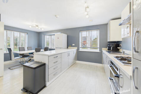 CAM03852G0-PR0472-STILL007