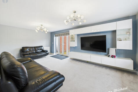 CAM03852G0-PR0472-STILL001