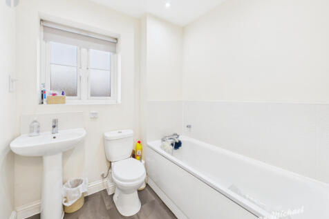 CAM03852G0-PR0472-STILL016