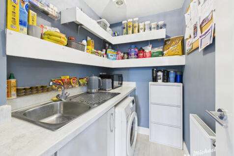 CAM03852G0-PR0472-STILL010