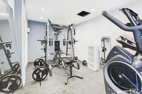 CAM03852G0-PR0472-STILL021