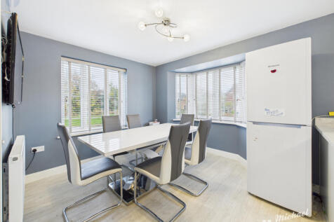 CAM03852G0-PR0472-STILL005