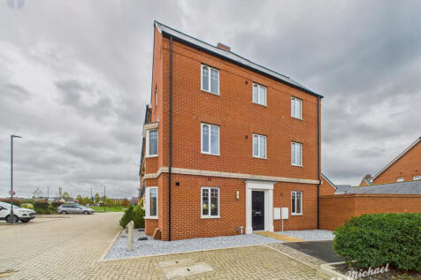 CAM03218G0-PR0817-STILL013