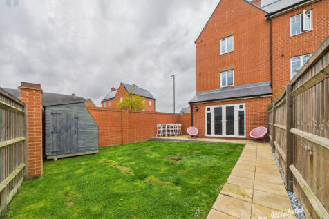 CAM03218G0-PR0817-STILL015