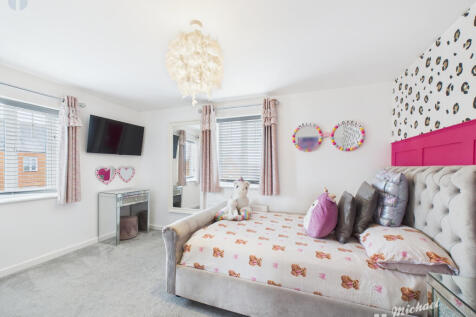 CAM03218G0-PR0817-STILL003