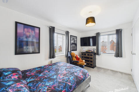 CAM03218G0-PR0817-STILL001