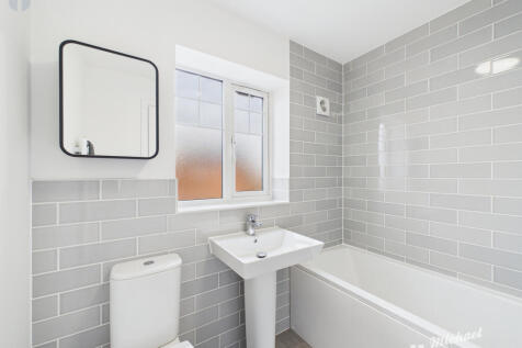 CAM03218G0-PR0817-STILL002