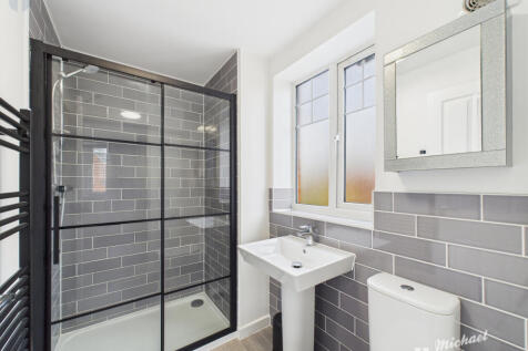 CAM03218G0-PR0817-STILL006