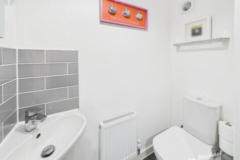 CAM03218G0-PR0817-STILL009