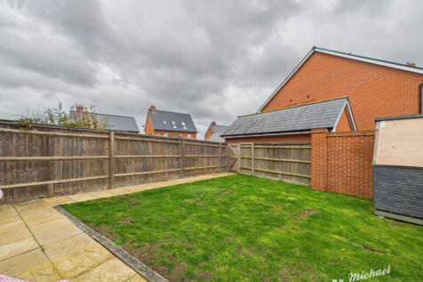 CAM03218G0-PR0817-STILL016