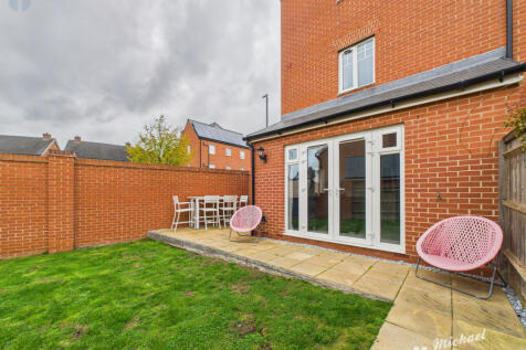 CAM03218G0-PR0817-STILL017