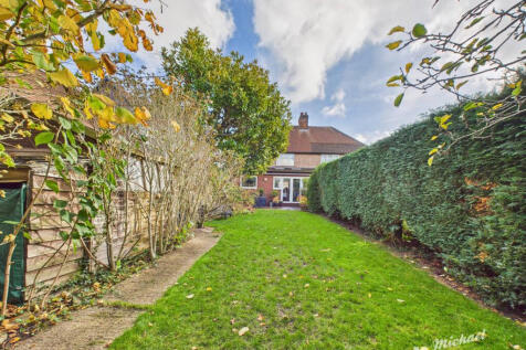 CAM03218G0-PR0827-STILL015-thumbnail-h750-70