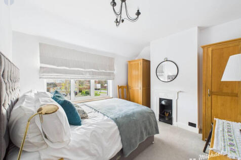 CAM03218G0-PR0827-STILL021-thumbnail-h750-70