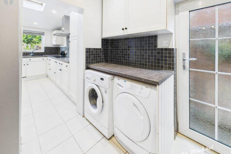 CAM03218G0-PR0827-STILL009-thumbnail-h750-70