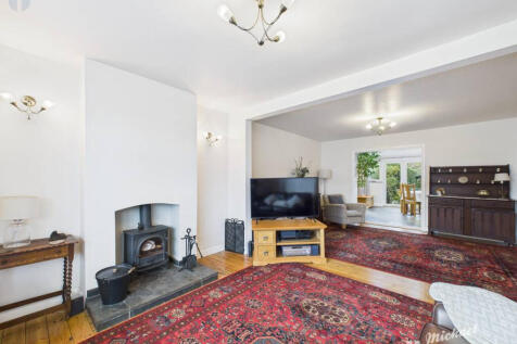 CAM03218G0-PR0827-STILL004-thumbnail-h750-70