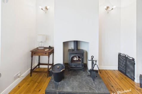 CAM03218G0-PR0827-STILL003-thumbnail-h750-70