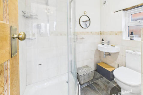 CAM03218G0-PR0827-STILL001-thumbnail-h750-70