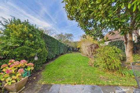 CAM03218G0-PR0827-STILL012-thumbnail-h750-70