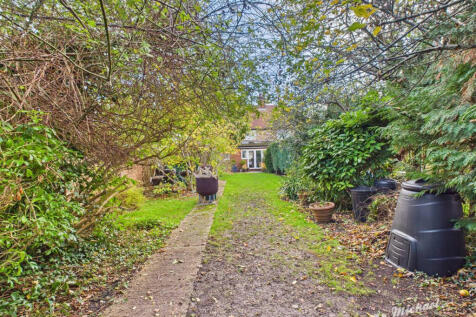 CAM03218G0-PR0827-STILL019-thumbnail-h750-70