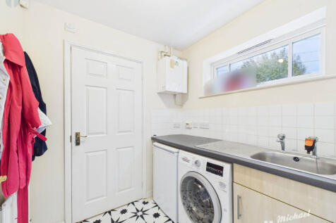 CAM03218G0-PR0781-STILL002