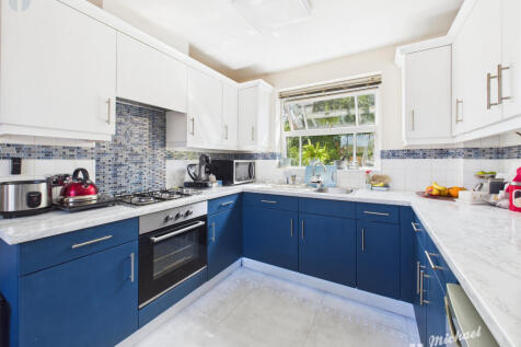 CAM03852G0-PR0387-STILL009