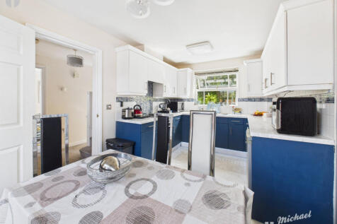 CAM03852G0-PR0387-STILL010