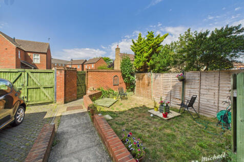 CAM03852G0-PR0387-STILL015