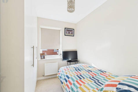 CAM03218G0-PR0830-STILL009-thumbnail-h750-70