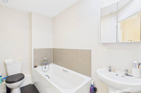 CAM03218G0-PR0830-STILL010-thumbnail-h750-70