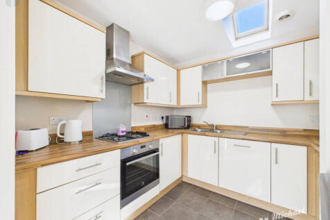 CAM03218G0-PR0830-STILL011-thumbnail-h750-70