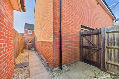 CAM03218G0-PR0830-STILL003-thumbnail-h750-70