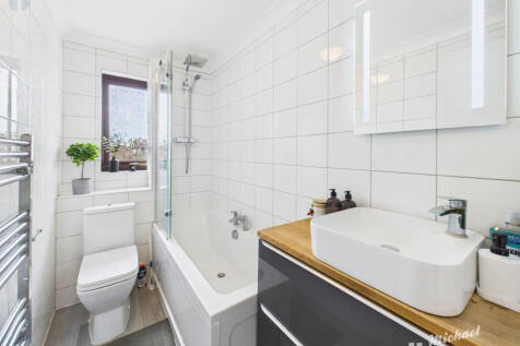 CAM03852G0-PR0475-STILL004-thumbnail-h750-70