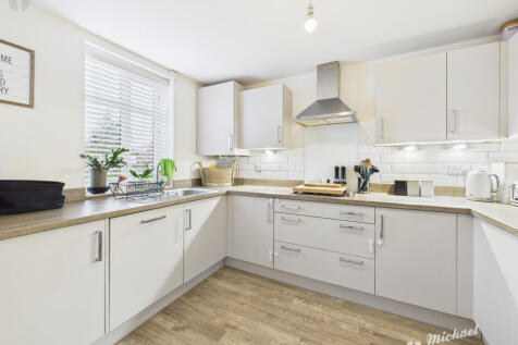 CAM03852G0-PR0479-STILL004