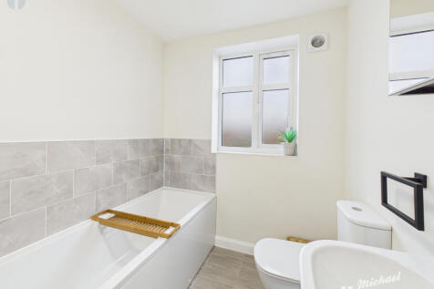 CAM03852G0-PR0479-STILL009