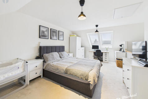 CAM03852G0-PR0479-STILL012