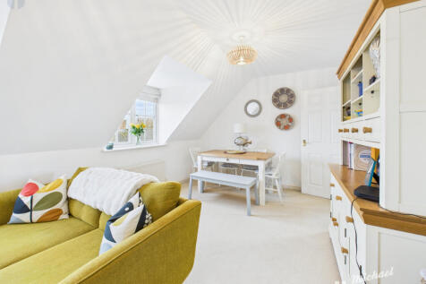 CAM03852G0-PR0476-STILL006