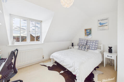 CAM03852G0-PR0476-STILL005