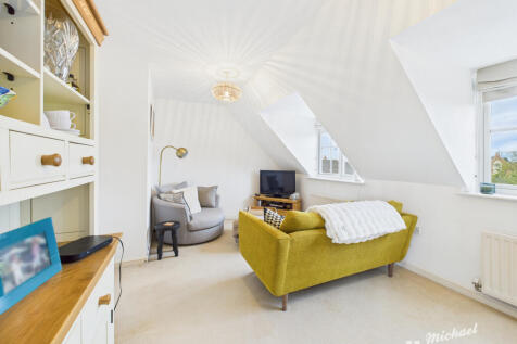 CAM03852G0-PR0476-STILL007