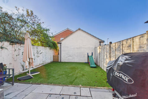 CAM03218G0-PR0831-STILL014